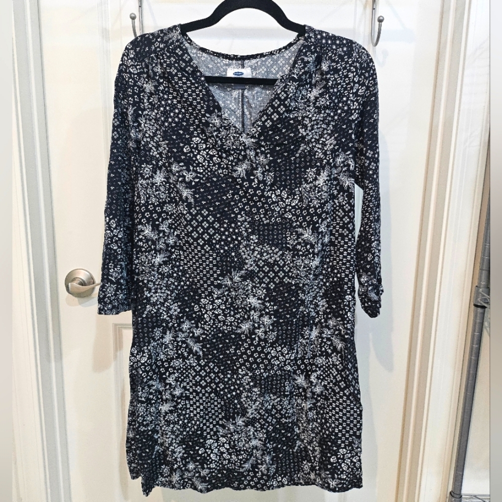 Old Navy Black & White Floral Medium Dress